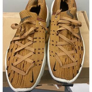 Nike running sneaker 👟 unisex …